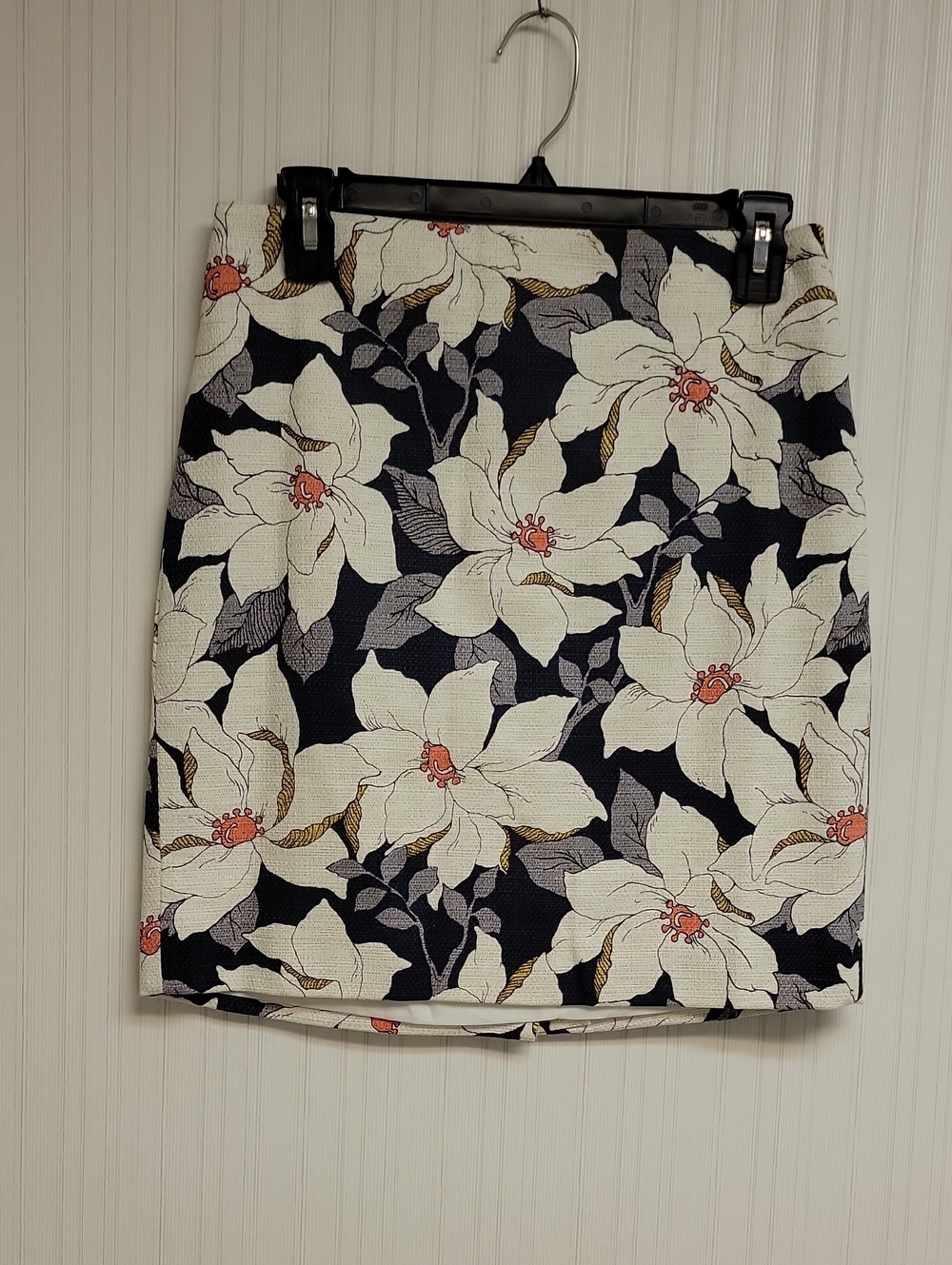 Ann Taylor Navy Floral Pencil Skirt with White Blooms 4P Office Business Church